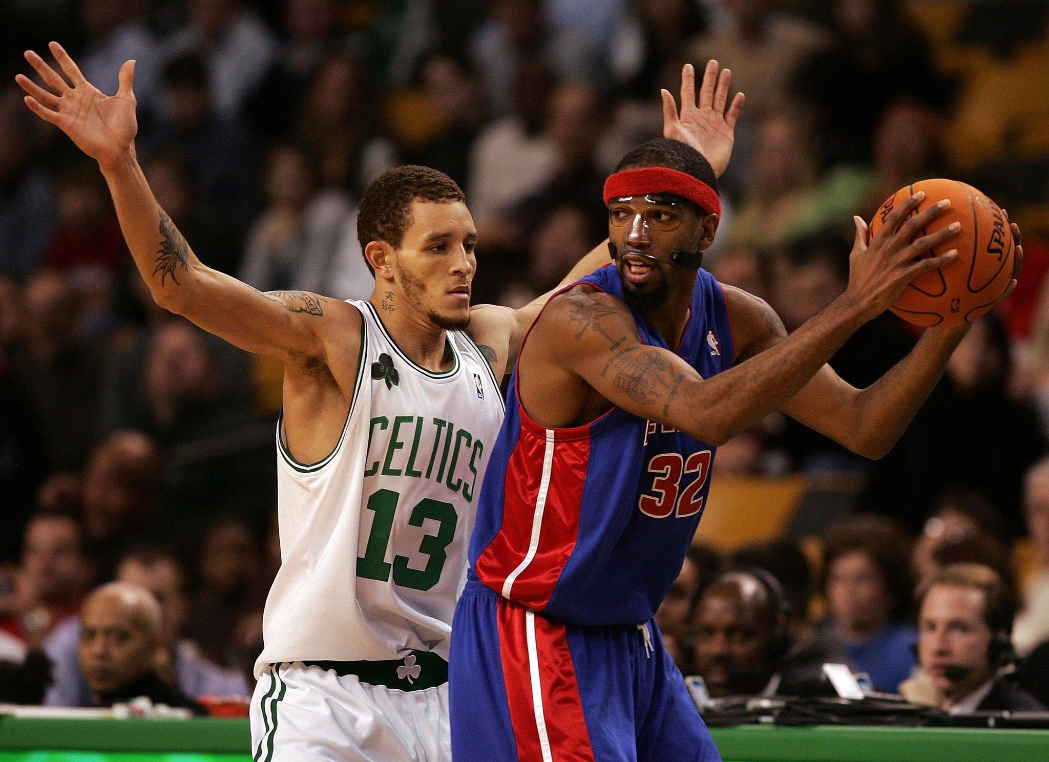 回防队形就 回防队形就